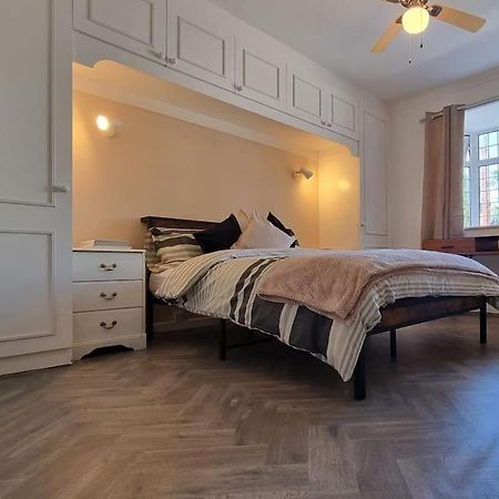 Spacious 2 Bed Bungalow Enfield Exterior foto