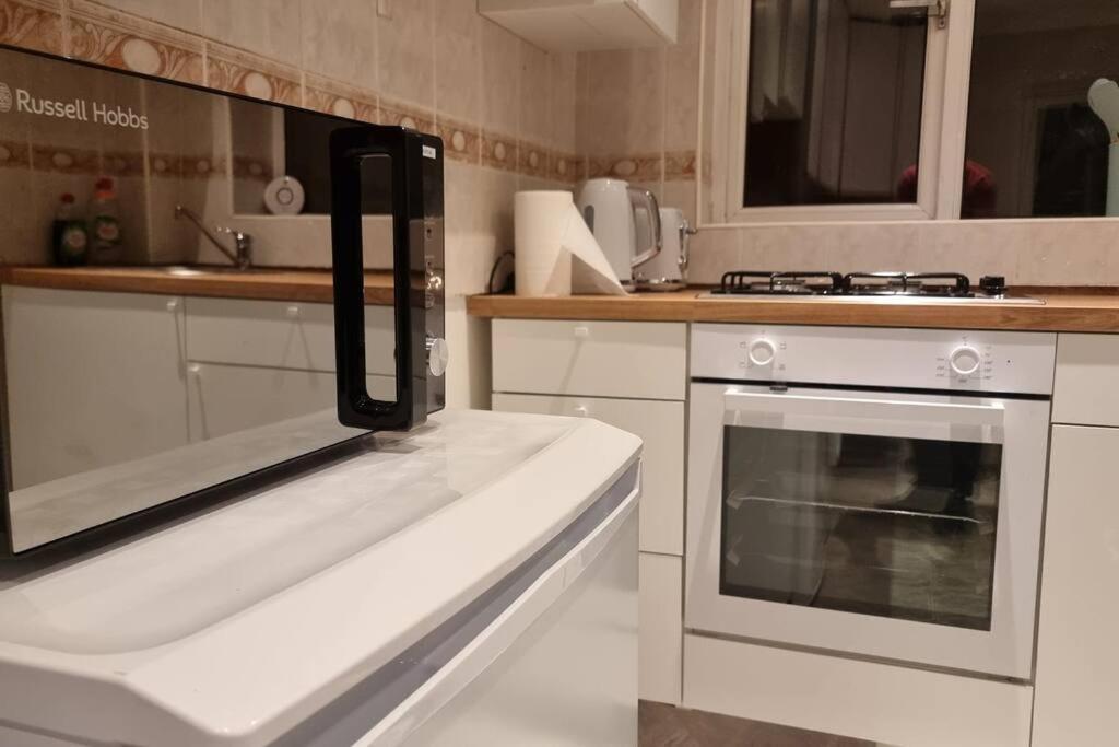 Spacious 2 Bed Bungalow Enfield Exterior foto